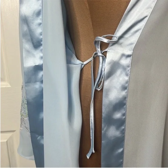 Le Vie en Rose NWT Semi Sheer Robe With Satin & Embroidery - Picture 5 of 6